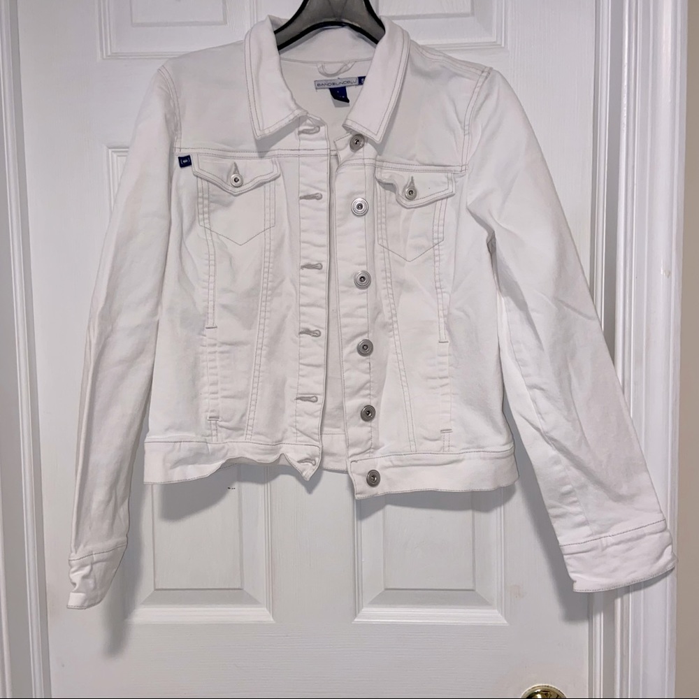 EUC Bandolino white denim jacket perfect for spring size small